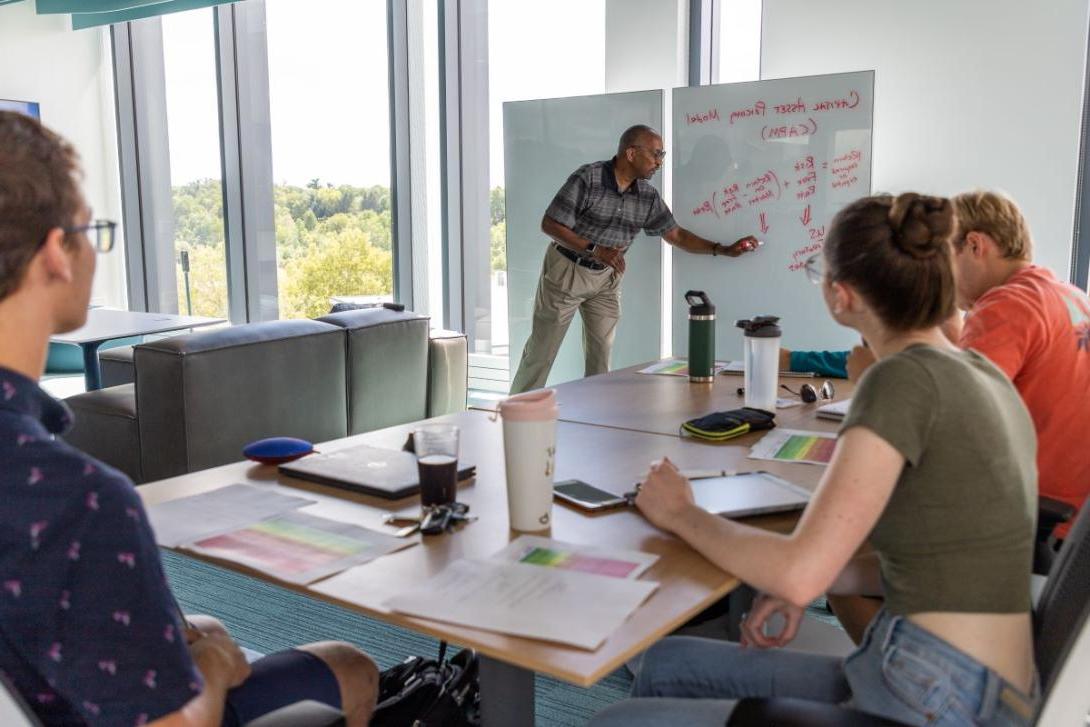 A Professor teaching a class of students in the Learning Commons